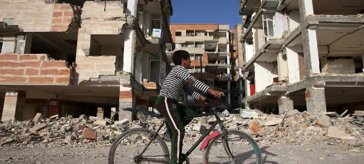 Ισχυρή σεισμική δόνηση έπληξε το Ιράν- Ενας νεκρός και δεκάδες τραυματίες